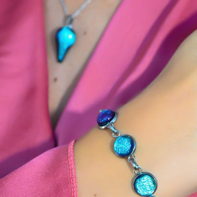 EARRINGS TURQUOISE ~ NIGHT BLUE | DROP | SILVER 925 | REFLET[proEARRINGS TURQUOISE ~ NIGHT BLUEduct_vendor]MicrocosmosPRODUCT INFORMATION

Exclusive Microcosmoses Glass Reflet
Base: Sterling Silver 925

Bead size length: 20 mm / 0.8" |  width: 12 mm / 0.5"


Free Gift Box 


The   MEARRINGS DROP GLASS REFLET