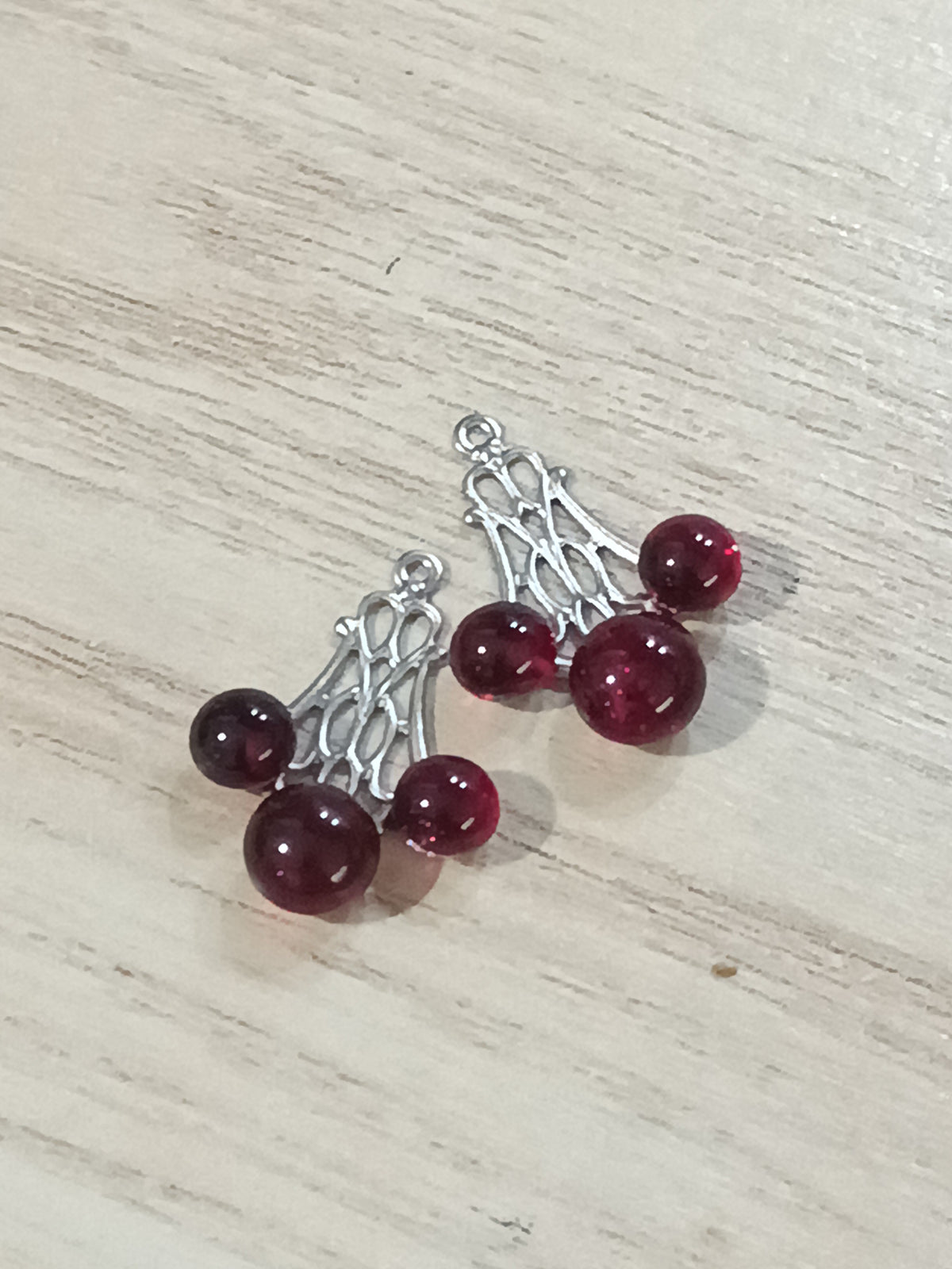 Boucles d'oreilles longues Drop · Verre soufflé irisé · Acier