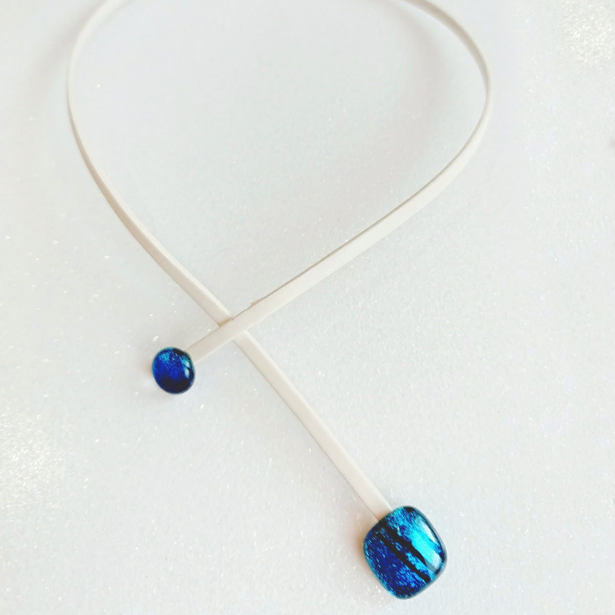 Collier cuir · Pendentif verre irisé