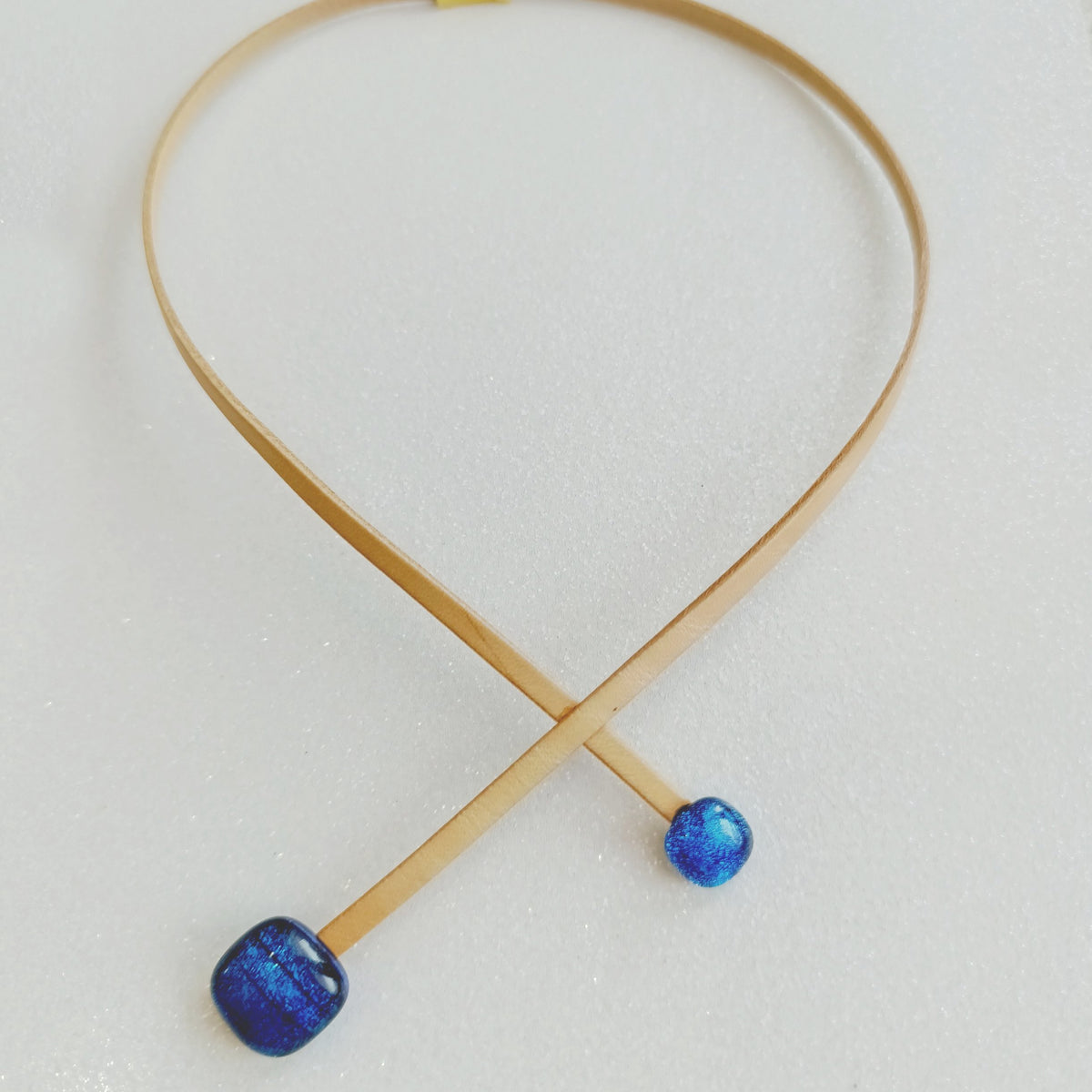 Collier cuir · Pendentif verre irisé