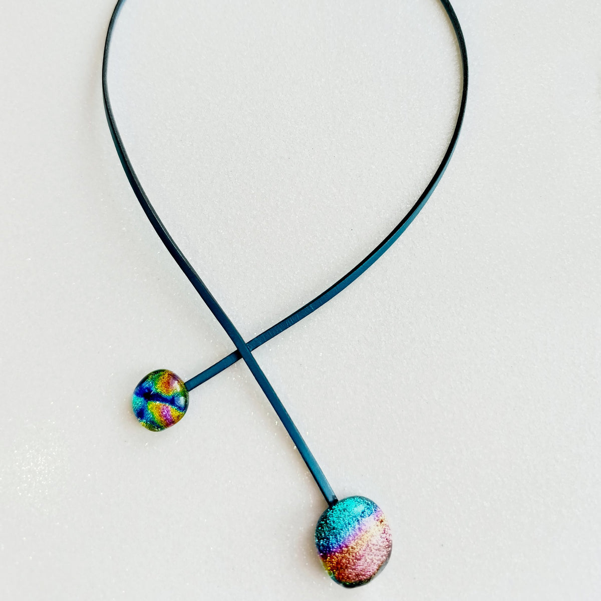 Collier cuir · Pendentif verre irisé