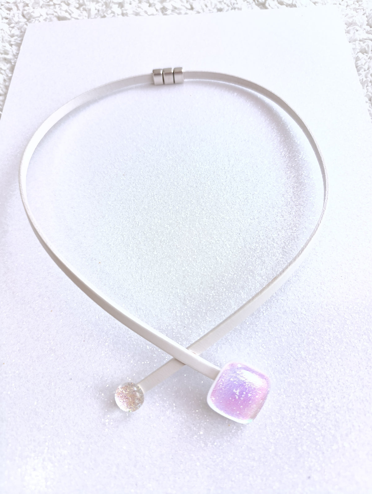 Boucles d'oreilles longues Drop · Verre soufflé irisé · Acier