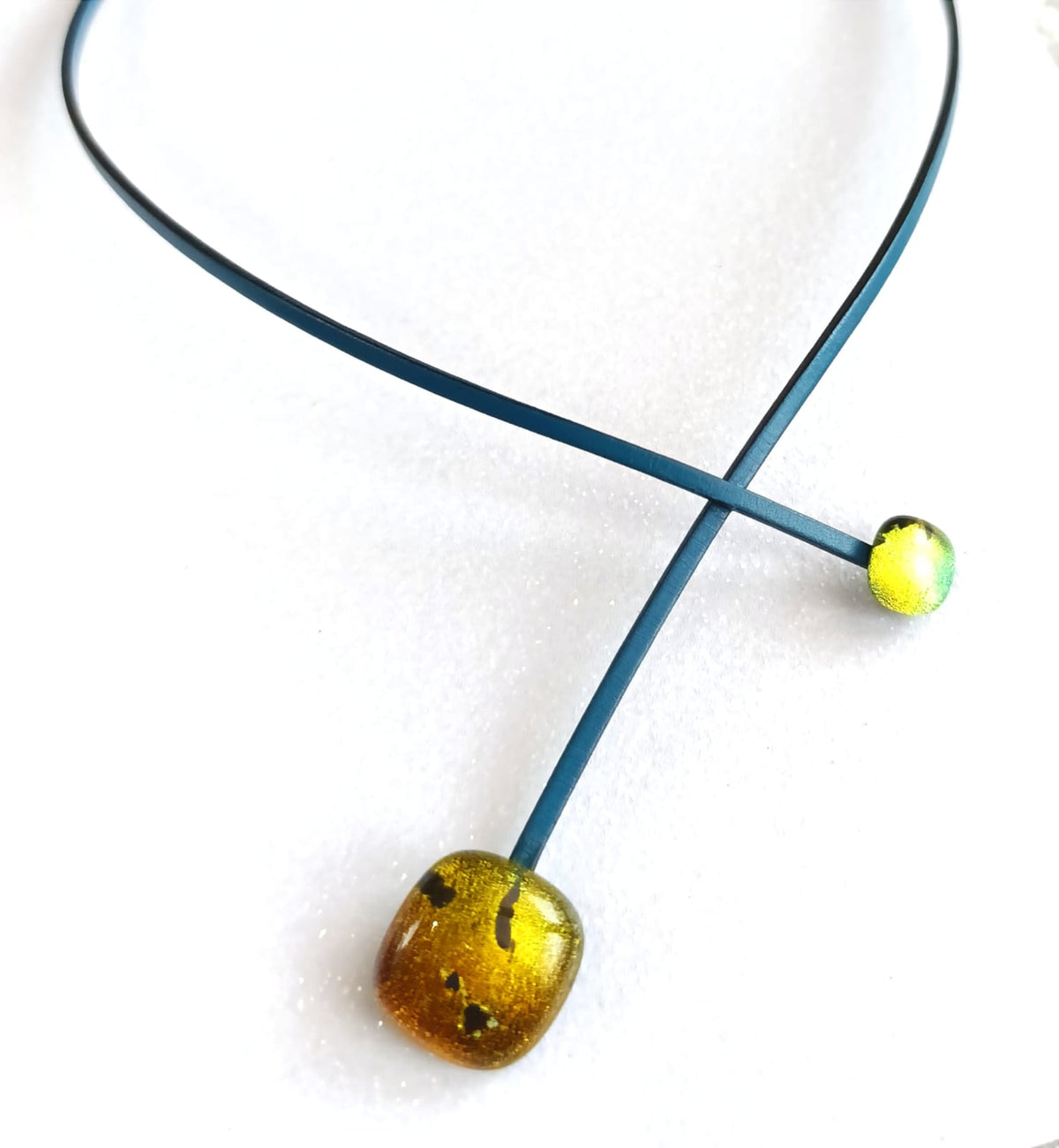 Collier cuir · Pendentif verre irisé