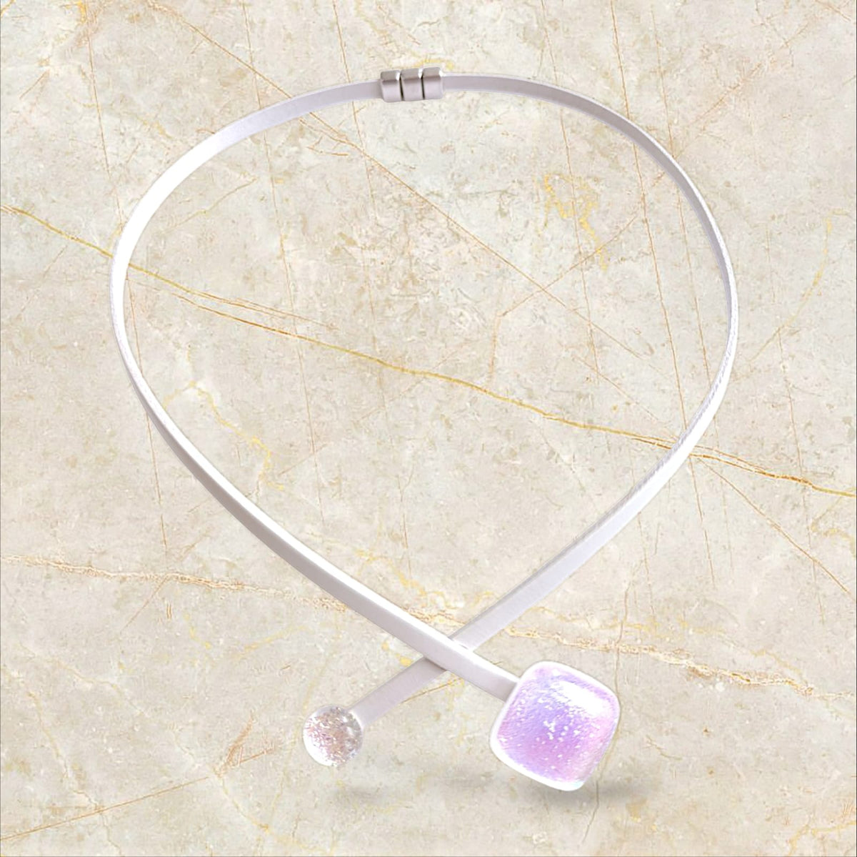 Collier cuir · Pendentif verre irisé