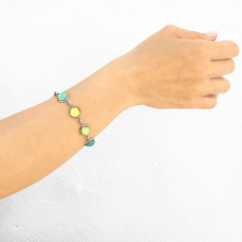 BRACELET GOLD ~ GREEN BOKEH | REFLET | ADJUSTABLE STEEL[proBRACELET GOLD ~ GREEN BOKEHduct_vendor]MicrocosmosPRODUCT INFORMATION

Exclusive Microcosmoses Glass Reflet™
Base: Stainless Steel Easy clasp closure
Pearls size: 10 mm / 0.4"

Free Gift Box 


The  Microcosmoses  RBRACELET GLASS REFLET