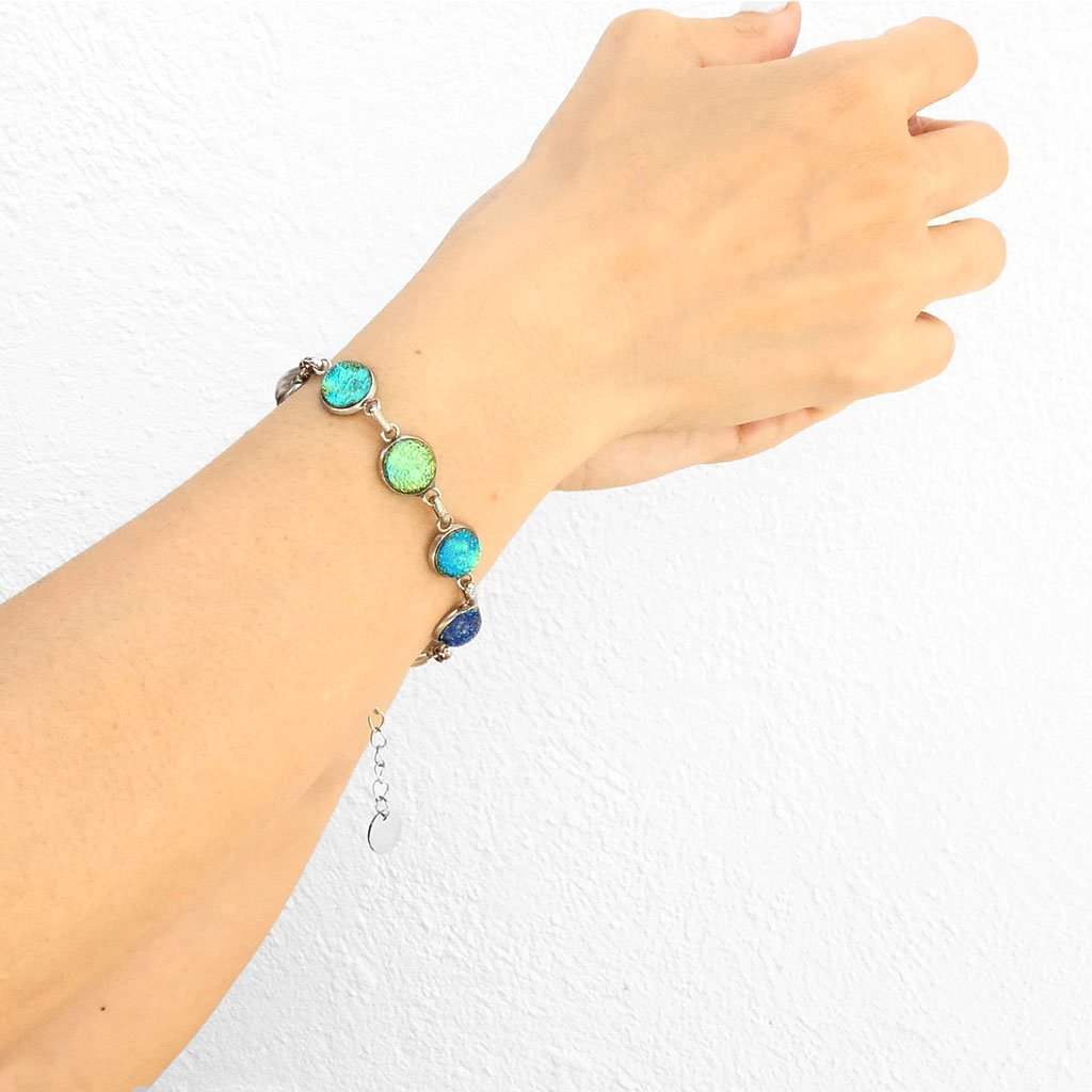 BRACELET GREEN KELLY ~ BLUE BELIZE BRACELET | REFLET | ADJUSTABLE STEE[proBRACELET GREEN KELLY ~ BLUE BELIZE BRACELETduct_vendor]MicrocosmosPRODUCT INFORMATION

Exclusive Microcosmoses Glass Reflet™
Base: Stainless Steel Easy clasp closure
Pearls size: 10 mm / 0.4"

Free Gift Box 


The  Microcosmoses  RBRACELET GLASS REFLET