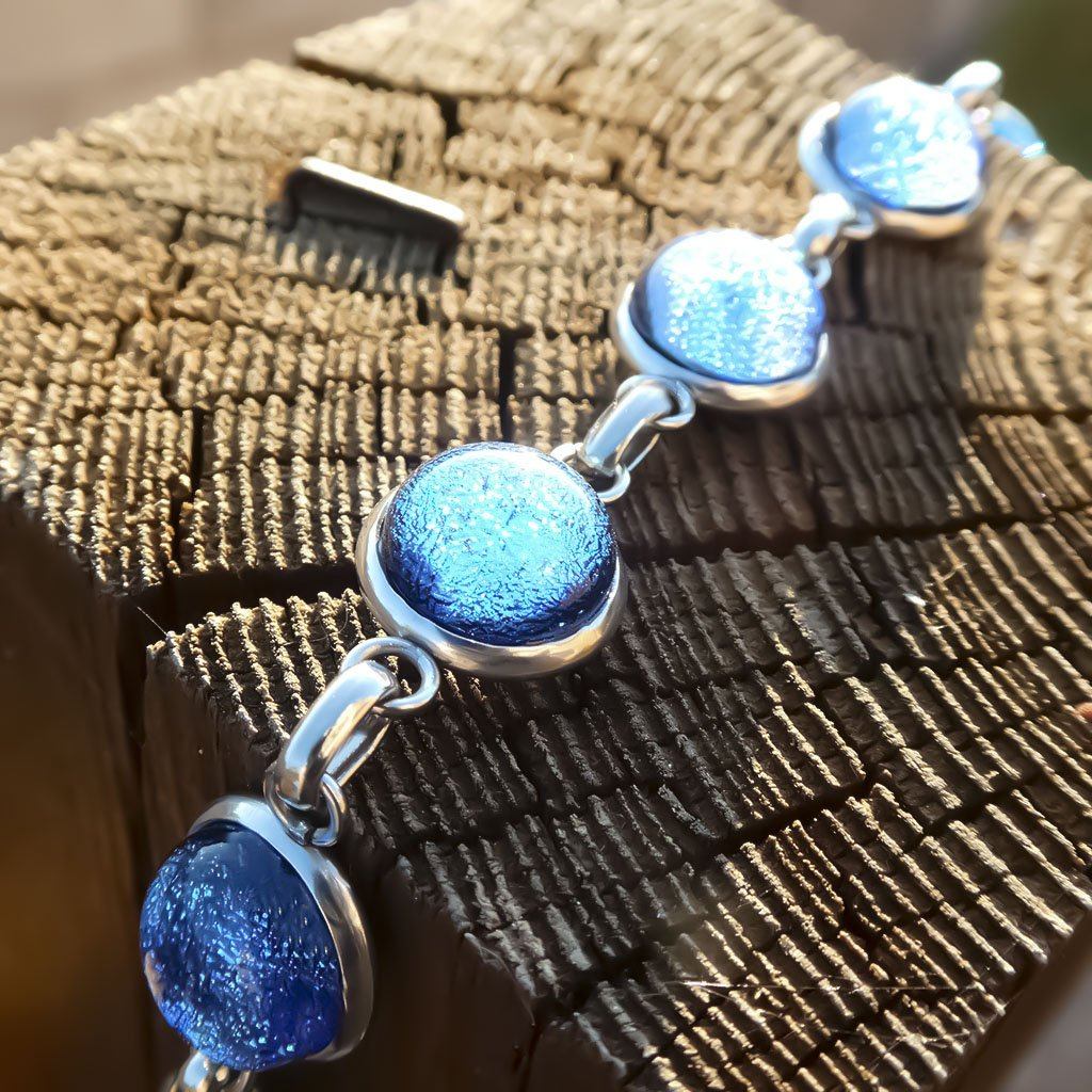 BRACELET STARRY BLUE ~ INDIGO | REFLET | ADJUSTABLE STEEL[proBRACELET STARRY BLUE ~ INDIGOduct_vendor]MicrocosmosPRODUCT INFORMATION

Exclusive Microcosmoses Glass Reflet™
Base: Stainless Steel Easy clasp closure
Pearls size: 10 mm / 0.4"

Free Gift Box 


The  Microcosmoses  RBRACELET GLASS REFLET