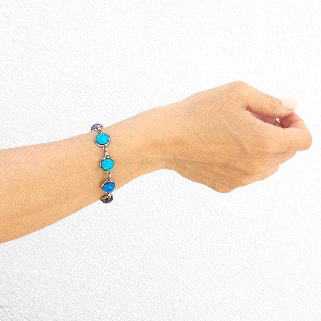 BRACELET TURQUOISE ~ NIGHT BLUE | REFLET | ADJUSTABLE STEEL[proBRACELET TURQUOISE ~ NIGHT BLUEduct_vendor]MicrocosmosPRODUCT INFORMATION

Exclusive Microcosmoses Glass Reflet™
Base: Stainless Steel Easy clasp closure
Pearls size: 10 mm / 0.4"

Free Gift Box 


The  Microcosmoses  RBRACELET GLASS REFLET