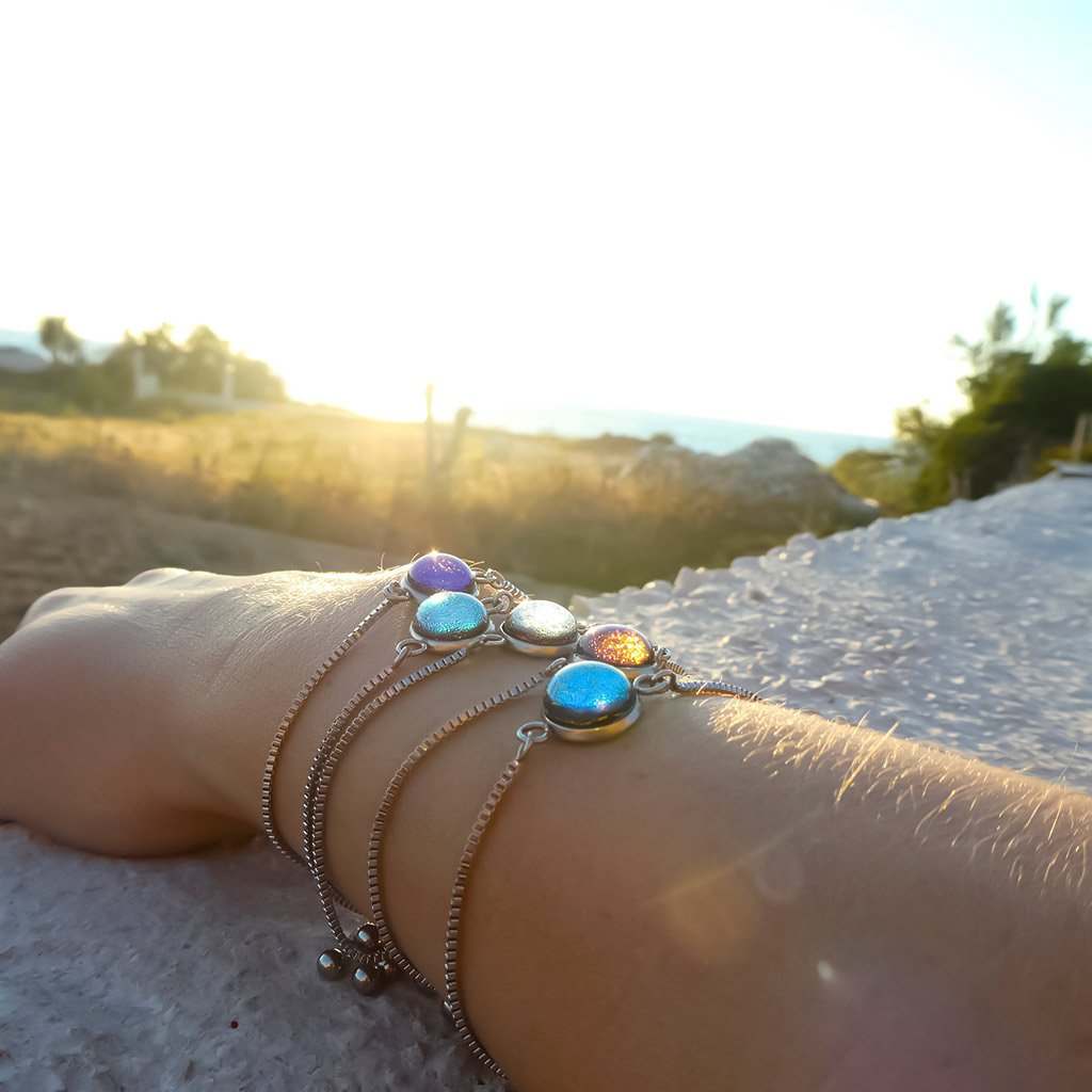 BRACELET RED RUBY | ST. STEEL | PERFECT FIT | REFLET[proBRACELET RED RUBYduct_vendor]MicrocosmosPRODUCT INFORMATION

Exclusive Microcosmoses Glass Reflet™
Base: Stainless Steel Perfect Fit adjustable slide closure up to 9", 22 cm.

Bracelet chain thickness 2 mmBRACELET STEEL