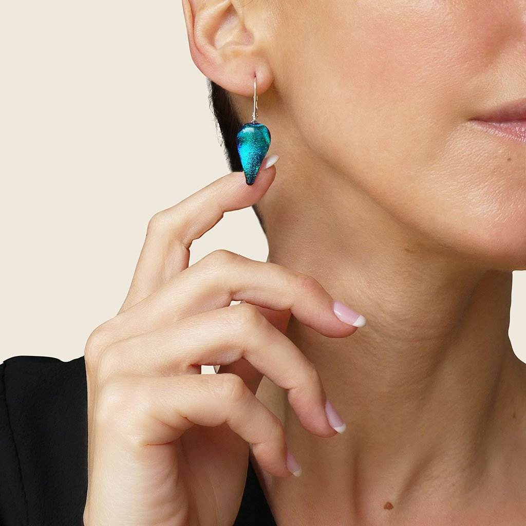 EARRINGS EMERAUDE ~ IRIS BLUE BOKEH | DROP | SILVER 925 | REFLET[proEARRINGS EMERAUDE ~ IRIS BLUE BOKEHduct_vendor]MicrocosmosPRODUCT INFORMATION

Exclusive Microcosmoses Glass Reflet
Base: Sterling Silver 925

Bead size length: 20 mm / 0.8" |  width: 12 mm / 0.5"


Free Gift Box 


The   MEARRINGS DROP GLASS REFLET