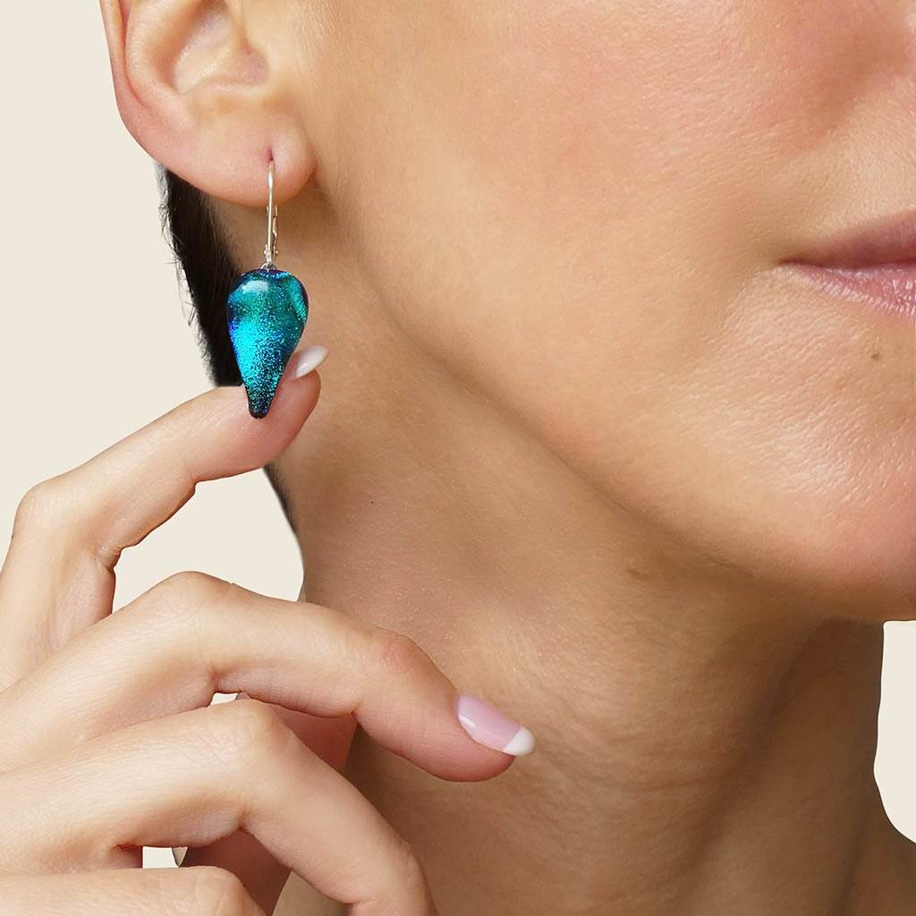 EARRINGS EMERAUDE ~ IRIS BLUE BOKEH | DROP | SILVER 925 | REFLET[proEARRINGS EMERAUDE ~ IRIS BLUE BOKEHduct_vendor]MicrocosmosPRODUCT INFORMATION

Exclusive Microcosmoses Glass Reflet
Base: Sterling Silver 925

Bead size length: 20 mm / 0.8" |  width: 12 mm / 0.5"


Free Gift Box 


The   MEARRINGS DROP GLASS REFLET