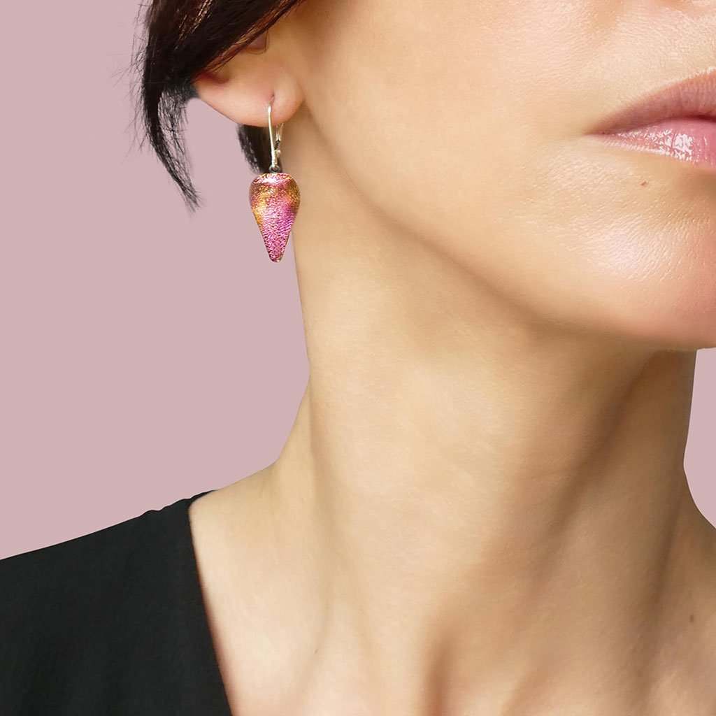 EARRINGS FRENCH PINK ~ GOLD | DROP | SILVER 925 | REFLET[proEARRINGS FRENCH PINK ~ GOLDduct_vendor]MicrocosmosPRODUCT INFORMATION

Exclusive Microcosmoses Glass Reflet
Base: Sterling Silver 925

Bead size length: 20 mm / 0.8" |  width: 12 mm / 0.5"


Free Gift Box 


The   MEARRINGS DROP GLASS REFLET