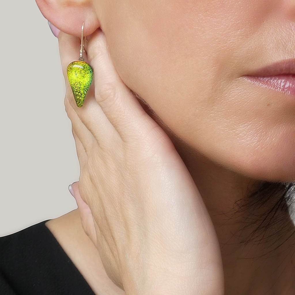 EARRINGS GOLD ~ GREEN BOKEH | DROP | SILVER 925 | REFLET[proEARRINGS GOLD ~ GREEN BOKEHduct_vendor]MicrocosmosPRODUCT INFORMATION

Exclusive Microcosmoses Glass Reflet
Base: Sterling Silver 925


Bead size length: 20 mm / 0.8" |  width: 12 mm / 0.5"


Free Gift Box 


The   EARRINGS DROP GLASS REFLET