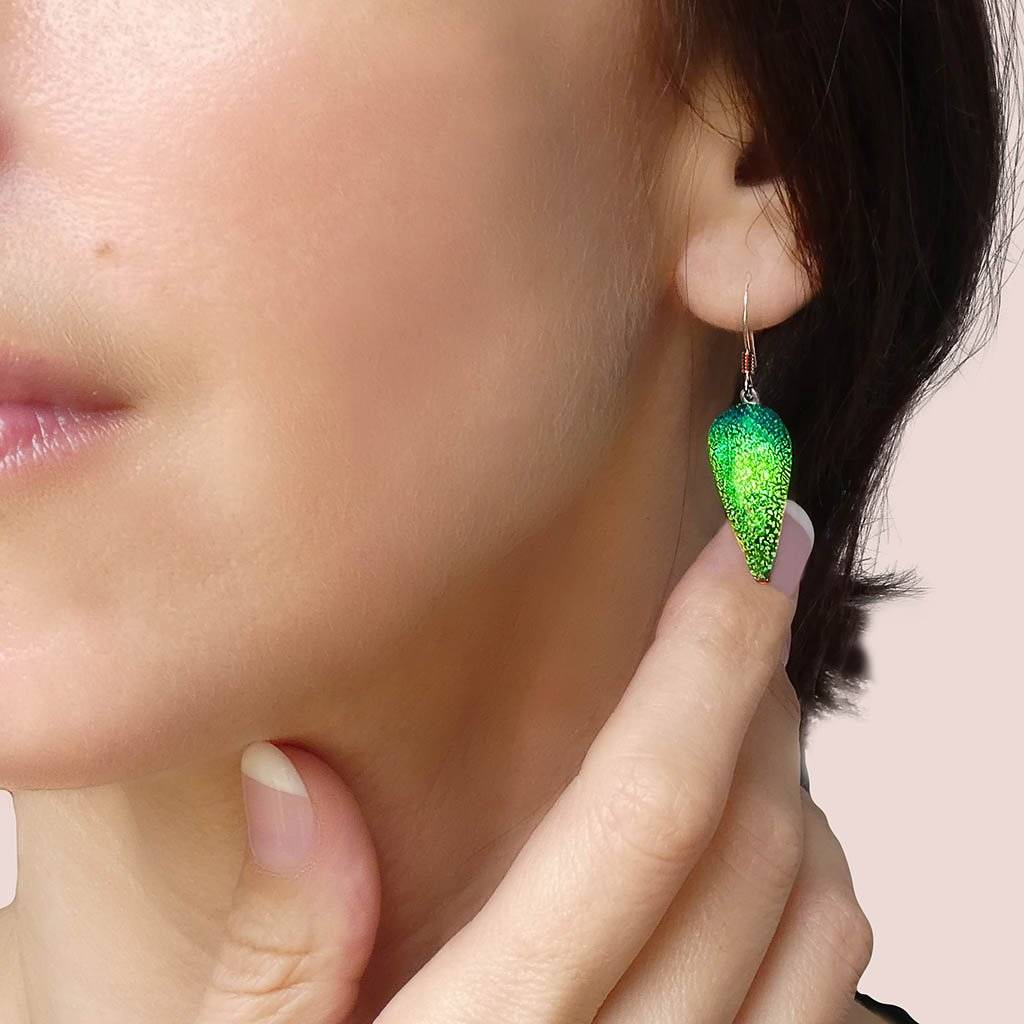 EARRINGS GREEN KELLY ~ BLUE BELIZE | DROP | SILVER 925 | REFLET[proEARRINGS GREEN KELLY ~ BLUE BELIZEduct_vendor]MicrocosmosPRODUCT INFORMATION

Exclusive Microcosmoses Glass Reflet
Base: Sterling Silver 925

Bead size length: 20 mm / 0.8" |  width: 12 mm / 0.5"


Free Gift Box 


The   MEARRINGS DROP GLASS REFLET
