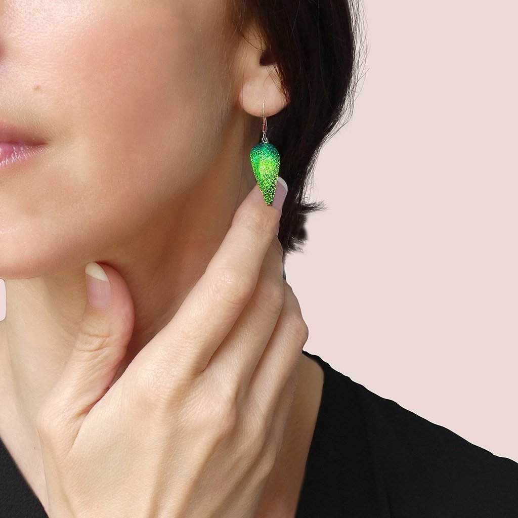 EARRINGS GREEN KELLY ~ BLUE BELIZE | DROP | SILVER 925 | REFLET[proEARRINGS GREEN KELLY ~ BLUE BELIZEduct_vendor]MicrocosmosPRODUCT INFORMATION

Exclusive Microcosmoses Glass Reflet
Base: Sterling Silver 925

Bead size length: 20 mm / 0.8" |  width: 12 mm / 0.5"


Free Gift Box 


The   MEARRINGS DROP GLASS REFLET