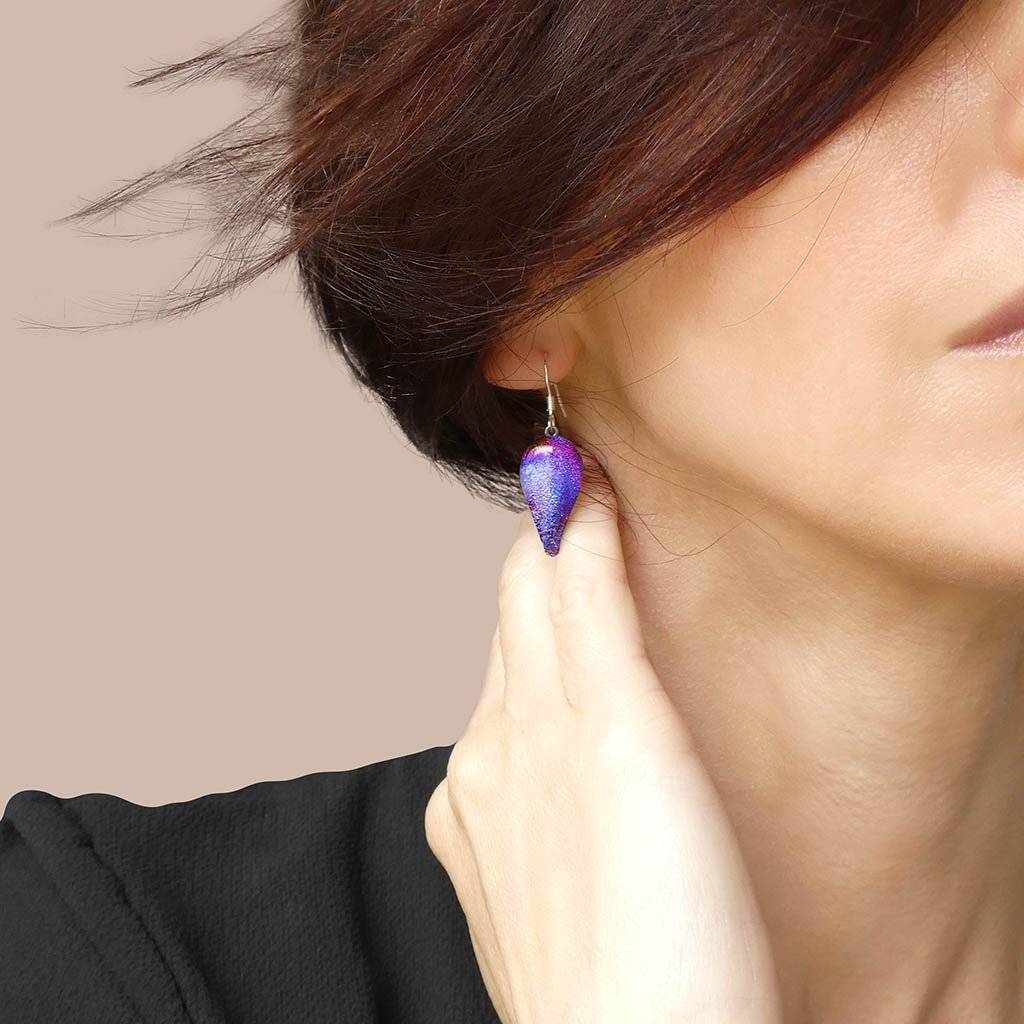 EARRINGS INDIGO ~ ETERNAL FUSHIA | DROP | SILVER 925 | REFLET[proEARRINGS INDIGO ~ ETERNAL FUSHIAduct_vendor]MicrocosmosPRODUCT INFORMATION

Exclusive Microcosmoses Glass Reflet
Base: Sterling Silver 925

Bead size length: 20 mm / 0.8" |  width: 12 mm / 0.5"


Free Gift Box 


The   MEARRINGS DROP GLASS REFLET