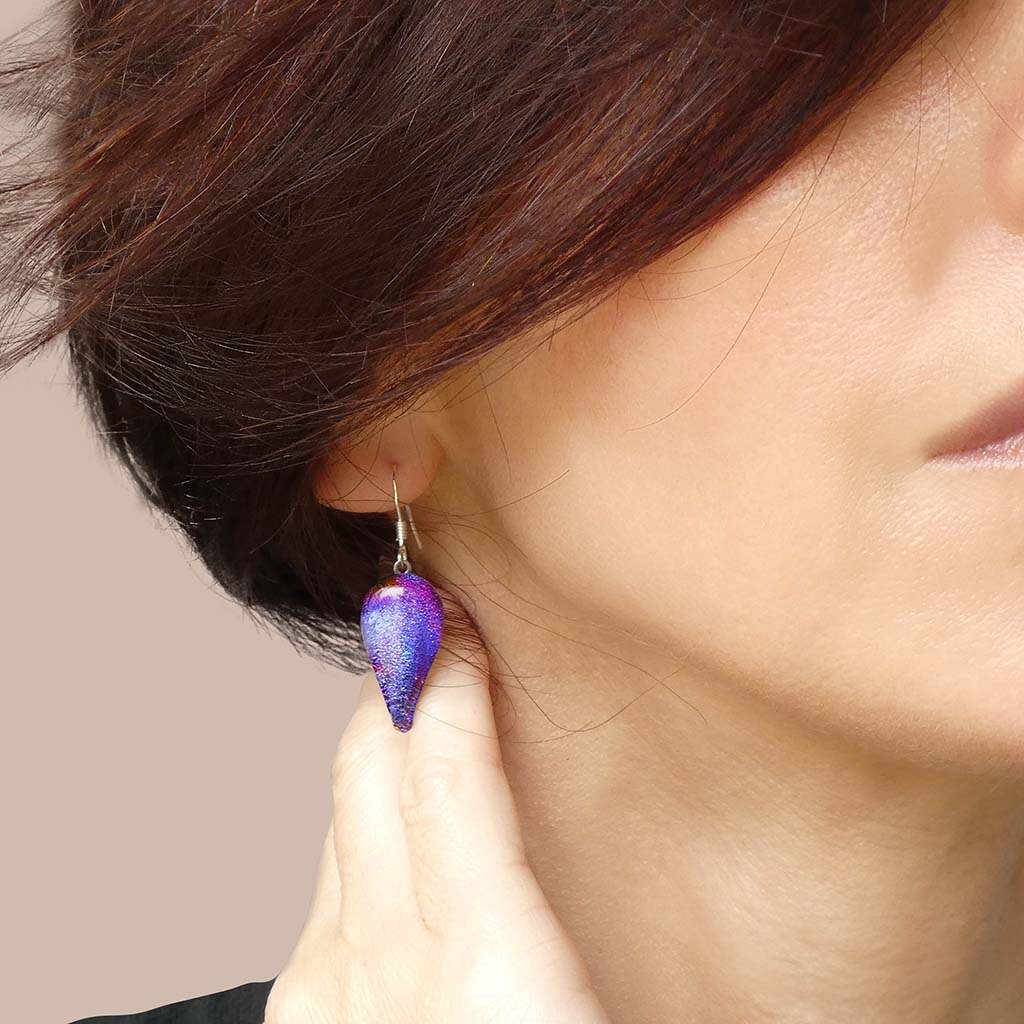 EARRINGS INDIGO ~ ETERNAL FUSHIA | DROP | SILVER 925 | REFLET[proEARRINGS INDIGO ~ ETERNAL FUSHIAduct_vendor]MicrocosmosPRODUCT INFORMATION

Exclusive Microcosmoses Glass Reflet
Base: Sterling Silver 925

Bead size length: 20 mm / 0.8" |  width: 12 mm / 0.5"


Free Gift Box 


The   MEARRINGS DROP GLASS REFLET