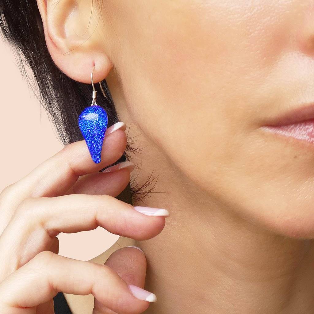 EARRINGS STARRY BLUE ~ INDIGO | DROP | SILVER 925 | REFLET[proEARRINGS STARRY BLUE ~ INDIGOduct_vendor]MicrocosmosPRODUCT INFORMATION

Exclusive Microcosmoses Glass Reflet
Base: Sterling Silver 925

Bead size length: 20 mm / 0.8" |  width: 12 mm / 0.5"


Free Gift Box 


The   MEARRINGS DROP GLASS REFLET