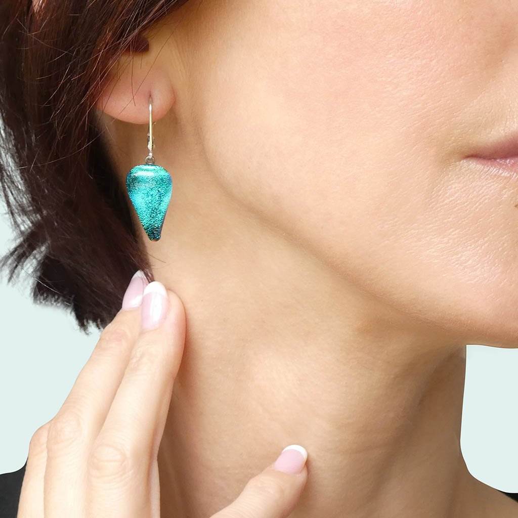 EARRINGS TURQUOISE ~ NIGHT BLUE | DROP | SILVER 925 | REFLET[proEARRINGS TURQUOISE ~ NIGHT BLUEduct_vendor]MicrocosmosPRODUCT INFORMATION

Exclusive Microcosmoses Glass Reflet
Base: Sterling Silver 925

Bead size length: 20 mm / 0.8" |  width: 12 mm / 0.5"


Free Gift Box 


The   MEARRINGS DROP GLASS REFLET
