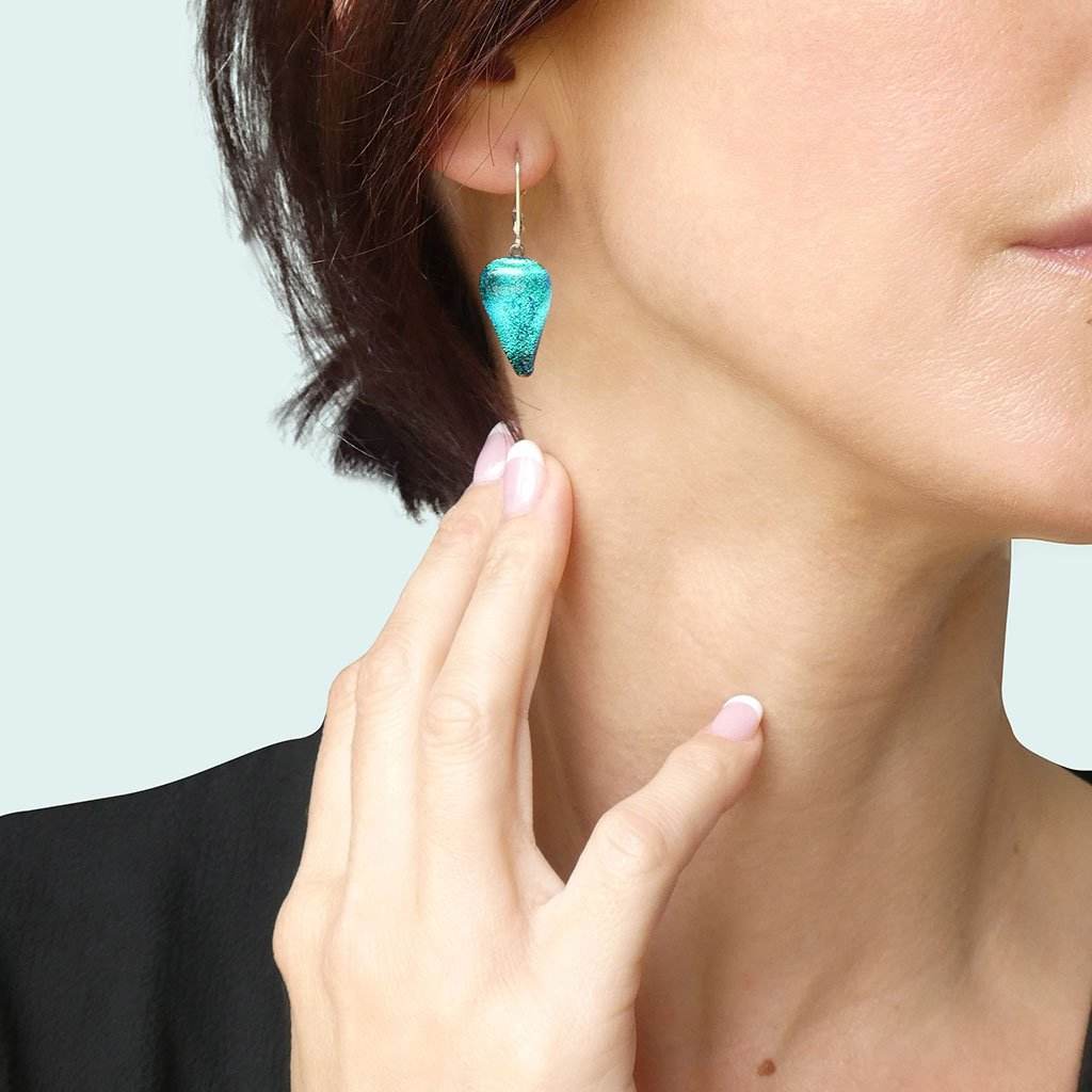 EARRINGS TURQUOISE ~ NIGHT BLUE | DROP | SILVER 925 | REFLET[proEARRINGS TURQUOISE ~ NIGHT BLUEduct_vendor]MicrocosmosPRODUCT INFORMATION

Exclusive Microcosmoses Glass Reflet
Base: Sterling Silver 925

Bead size length: 20 mm / 0.8" |  width: 12 mm / 0.5"


Free Gift Box 


The   MEARRINGS DROP GLASS REFLET