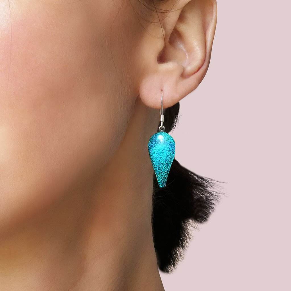 EARRINGS VERT DE BLEU ~ TEAL | DROP | SILVER 925 | REFLET[proEARRINGS VERT DE BLEU ~ TEALduct_vendor]MicrocosmosPRODUCT INFORMATION

Exclusive Microcosmoses Glass Reflet
Base: Sterling Silver 925

Bead size length: 20 mm / 0.8" |  width: 12 mm / 0.5"


Free Gift Box 


The   MEARRINGS DROP GLASS REFLET