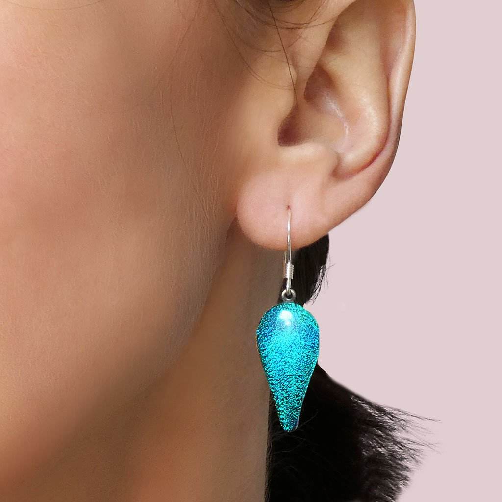 EARRINGS VERT DE BLEU ~ TEAL | DROP | SILVER 925 | REFLET[proEARRINGS VERT DE BLEU ~ TEALduct_vendor]MicrocosmosPRODUCT INFORMATION

Exclusive Microcosmoses Glass Reflet
Base: Sterling Silver 925

Bead size length: 20 mm / 0.8" |  width: 12 mm / 0.5"


Free Gift Box 


The   MEARRINGS DROP GLASS REFLET