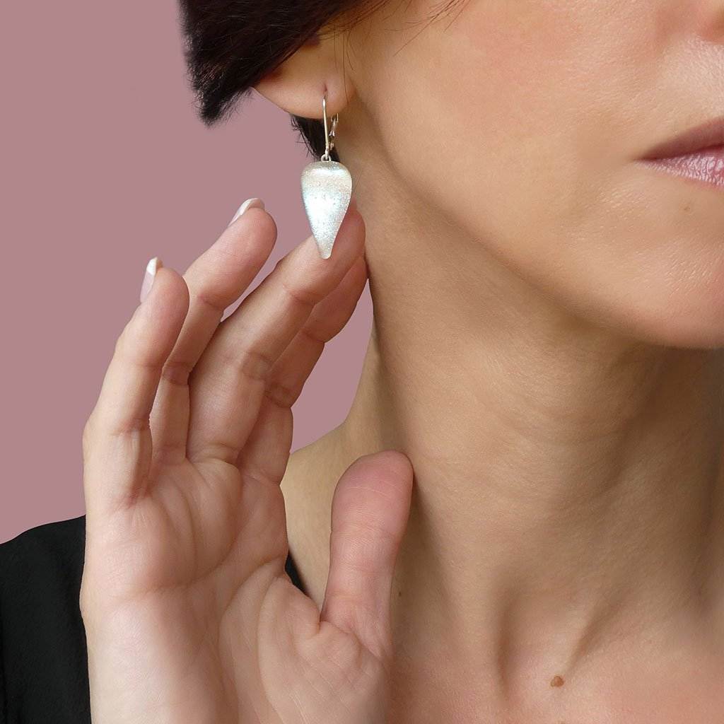 EARRINGS IRIDESCENT WHITE | DROP | SILVER 925 | REFLET[proEARRINGS IRIDESCENT WHITEduct_vendor]MicrocosmosPRODUCT INFORMATION

Exclusive Microcosmoses Glass Reflet
Base: Sterling Silver 925

Bead size length: 20 mm / 0.8" |  width: 12 mm / 0.5"


Free Gift Box 


The   MEARRINGS DROP GLASS REFLET