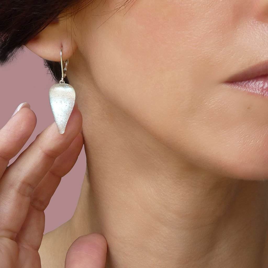 EARRINGS IRIDESCENT WHITE | DROP | SILVER 925 | REFLET[proEARRINGS IRIDESCENT WHITEduct_vendor]MicrocosmosPRODUCT INFORMATION

Exclusive Microcosmoses Glass Reflet
Base: Sterling Silver 925

Bead size length: 20 mm / 0.8" |  width: 12 mm / 0.5"


Free Gift Box 


The   MEARRINGS DROP GLASS REFLET