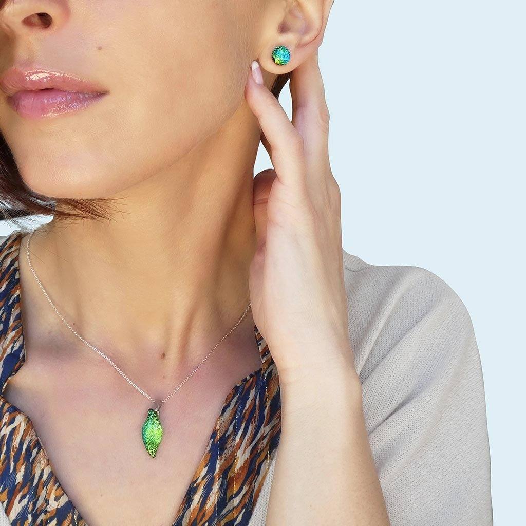 EARRINGS GREEN KELLY ~ BLUE BELIZE | ECLIPSE | STUD | REFLET[proEARRINGS GREEN KELLY ~ BLUE BELIZEduct_vendor]MicrocosmosPRODUCT INFORMATION

Exclusive Microcosmoses Glass Reflet™
Base: Sterling Silver 925 ~ Stainless Steel
Bead size: From 8 to 10 mm  / From 0.3" to 0.4"


Free Gift BoEARRINGS GLASS REFLET