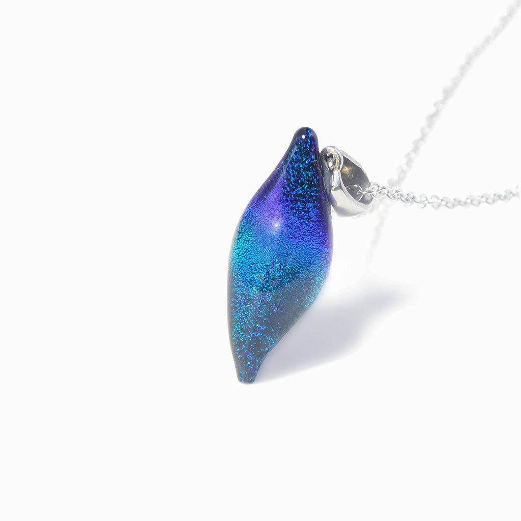 NECKLACE EMERAUDE ~ IRIS BLUE | ALMOND | REFLET[proNECKLACE EMERAUDE ~ IRIS BLUEduct_vendor]MicrocosmosPRODUCT INFORMATION

Exlusive Microcosmoses Glass Reflet
Bead size length: 25 mm / 1" |  width: 10 mm / 0.4"

Chain: Sterling Silver 925 ~ Stainless Steel 
Chain thiNECKLACE