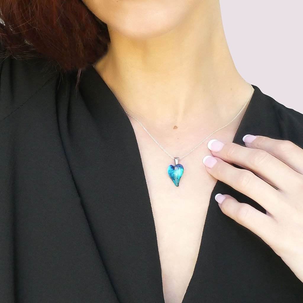 NECKLACE EMERAUDE ~ IRIS BLUE | HEART | REFLET[proNECKLACE EMERAUDE ~ IRIS BLUEduct_vendor]MicrocosmosPRODUCT INFORMATION                             

Exlusive Microcosmoses Glass Reflet
Bead size length: 18 mm / 0.7" |  width: 13 mm / 0.5"     

Base chain: SterlinNECKLACE