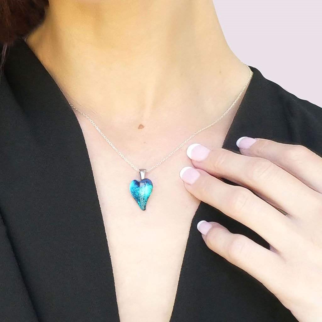 NECKLACE EMERAUDE ~ IRIS BLUE | HEART | REFLET[proNECKLACE EMERAUDE ~ IRIS BLUEduct_vendor]MicrocosmosPRODUCT INFORMATION                             

Exlusive Microcosmoses Glass Reflet
Bead size length: 18 mm / 0.7" |  width: 13 mm / 0.5"     

Base chain: SterlinNECKLACE