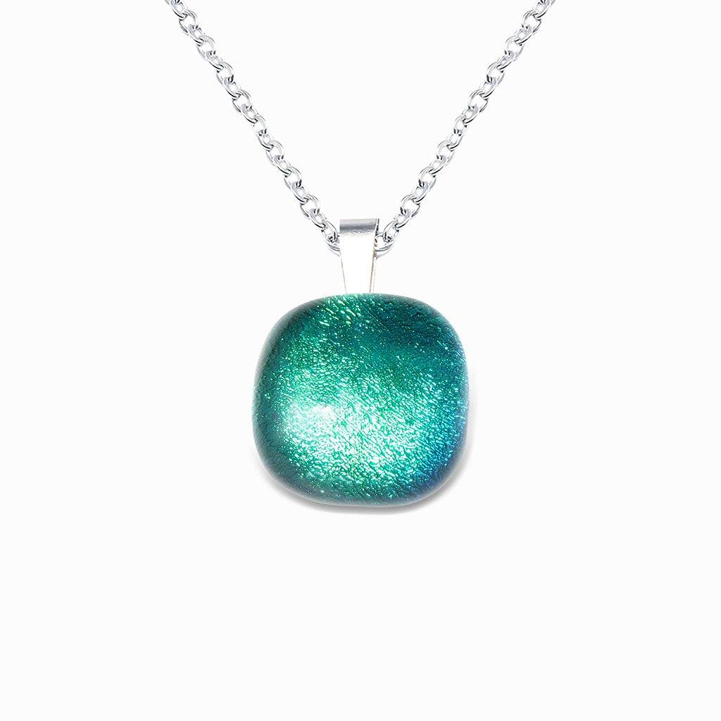 NECKLACE EMERAUDE ~ IRIS BLUE | SQUIRCLE | REFLET[proNECKLACE EMERAUDE ~ IRIS BLUEduct_vendor]MicrocosmosPRODUCT INFORMATION

Exlusive Microcosmoses Glass Reflet
Bead size length: 14 mm / 0.55" |  width: 14 mm / 0.55"

Base chain: Sterling Silver 925 ~ Stainless Steel 
NECKLACE