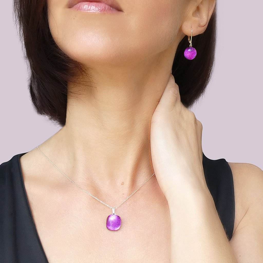 NECKLACE FRENCH PINK ~ GOLD | SQUIRCLE | REFLET[proNECKLACE FRENCH PINK ~ GOLDduct_vendor]MicrocosmosPRODUCT INFORMATION

Exlusive Microcosmoses Glass Reflet
Bead size length: 14 mm / 0.55" |  width: 14 mm / 0.55"

Base chain: Sterling Silver 925 ~ Stainless Steel 
NECKLACE
