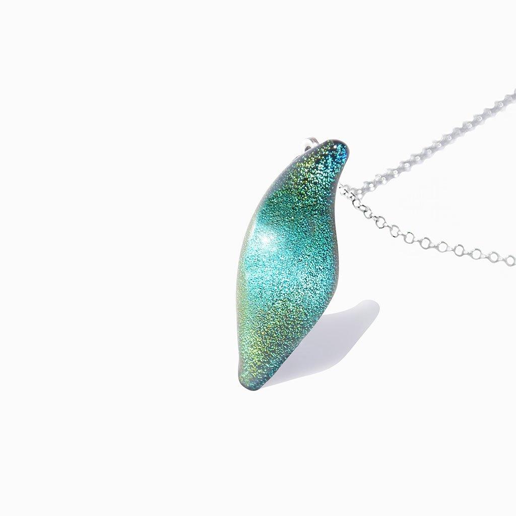NECKLACE GOLD ~ GREEN BOKEH | ALMOND | REFLET[proNECKLACE GOLD ~ GREEN BOKEHduct_vendor]MicrocosmosPRODUCT INFORMATION

Exlusive Microcosmoses Glass Reflet
Bead size length: 25 mm / 1" |  width: 10 mm / 0.4"

Chain: Sterling Silver 925 ~ Stainless Steel 
Chain thiNECKLACE
