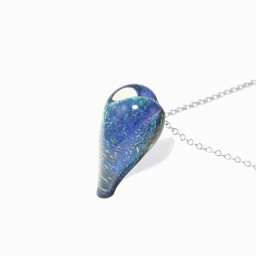 NECKLACE GOLD  ~ GREEN BOKEH | HEART | REFLET[proNECKLACE GOLD ~ GREEN BOKEHduct_vendor]MicrocosmosPRODUCT INFORMATION                             

Exlusive Microcosmoses Glass Reflet
Bead size length: 18 mm / 0.7" |  width: 13 mm / 0.5"     

Base chain: SterlinNECKLACE