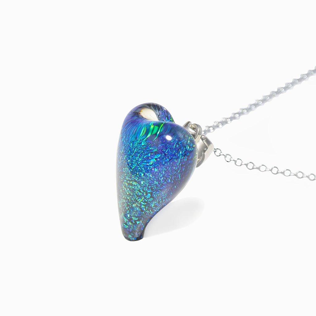 NECKLACE GREEN KELLY ~ BLUE BELIZE | HEART | REFLET[proNECKLACE GREEN KELLY ~ BLUE BELIZEduct_vendor]MicrocosmosPRODUCT INFORMATION                             

Exlusive Microcosmoses Glass Reflet
Bead size length: 18 mm / 0.7" |  width: 13 mm / 0.5"     

Base chain: SterlinNECKLACE