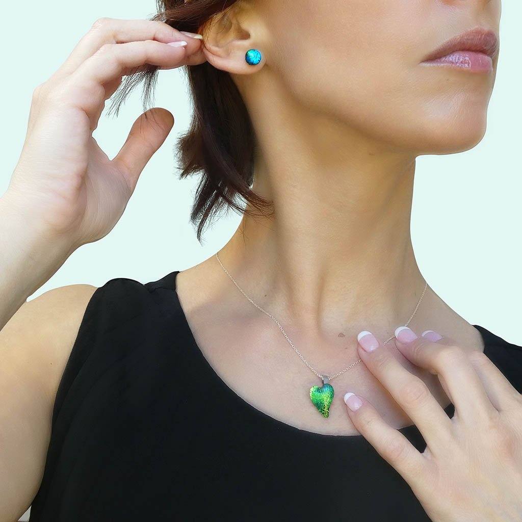 NECKLACE GREEN KELLY ~ BLUE BELIZE | HEART | REFLET[proNECKLACE GREEN KELLY ~ BLUE BELIZEduct_vendor]MicrocosmosPRODUCT INFORMATION                             

Exlusive Microcosmoses Glass Reflet
Bead size length: 18 mm / 0.7" |  width: 13 mm / 0.5"     

Base chain: SterlinNECKLACE
