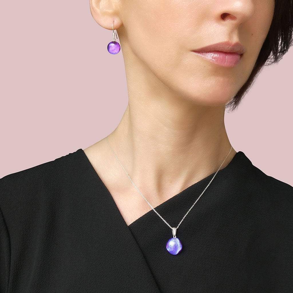 NECKLACE INDIGO ~ ETERNAL FUSHIA | ECLIPSE | REFLET[proNECKLACE INDIGO ~ ETERNAL FUSHIAduct_vendor]MicrocosmosPRODUCT INFORMATION

Exlusive Microcosmoses Glass Reflet
Bead size: 14 mm / 0.55"

Base chain: Sterling Silver 925 ~ Stainless Steel 
Chain thickness: 1 mm (St.SilveNECKLACE
