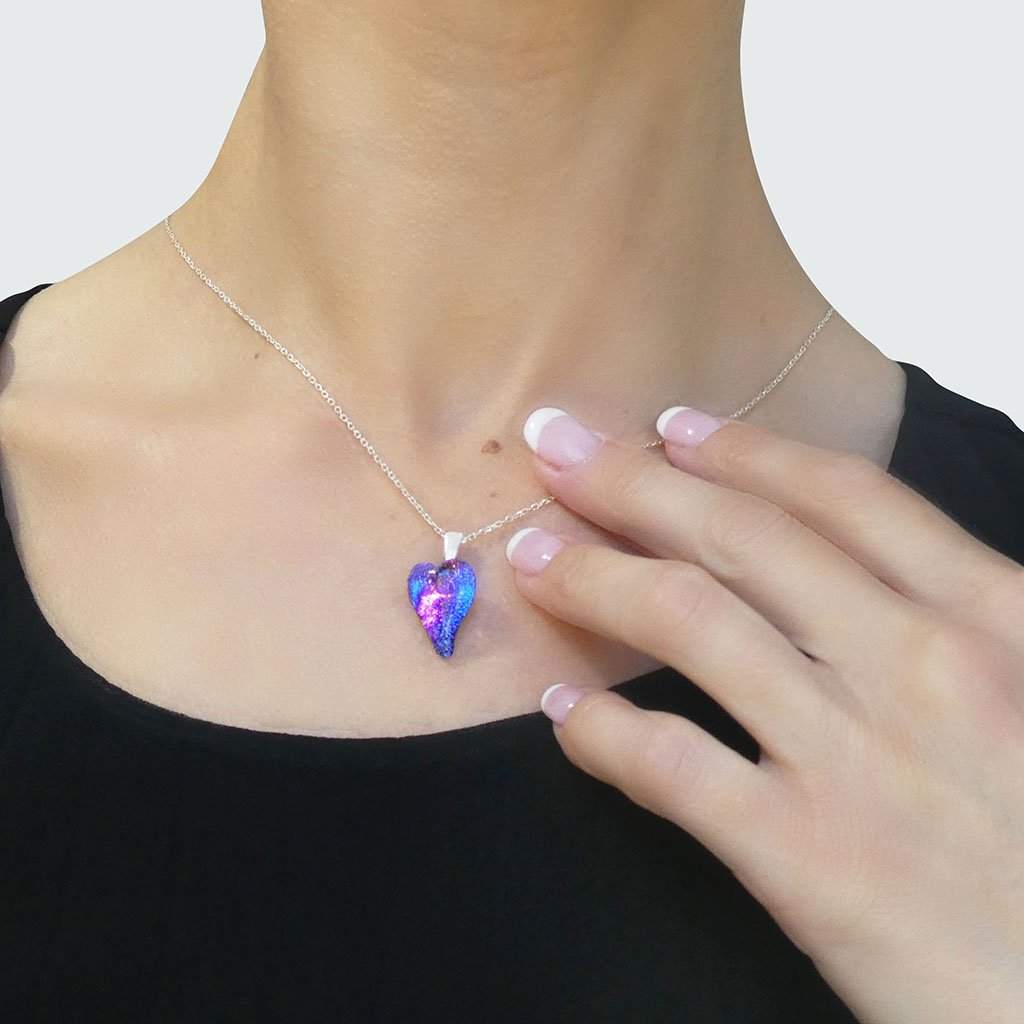 NECKLACE INDIGO ~ ETERNAL FUSHIA | HEART | REFLET[proNECKLACE INDIGO ~ ETERNAL FUSHIAduct_vendor]MicrocosmosPRODUCT INFORMATION                             

Exlusive Microcosmoses Glass Reflet
Bead size length: 18 mm / 0.7" |  width: 13 mm / 0.5"     

Base chain: SterlinNECKLACE