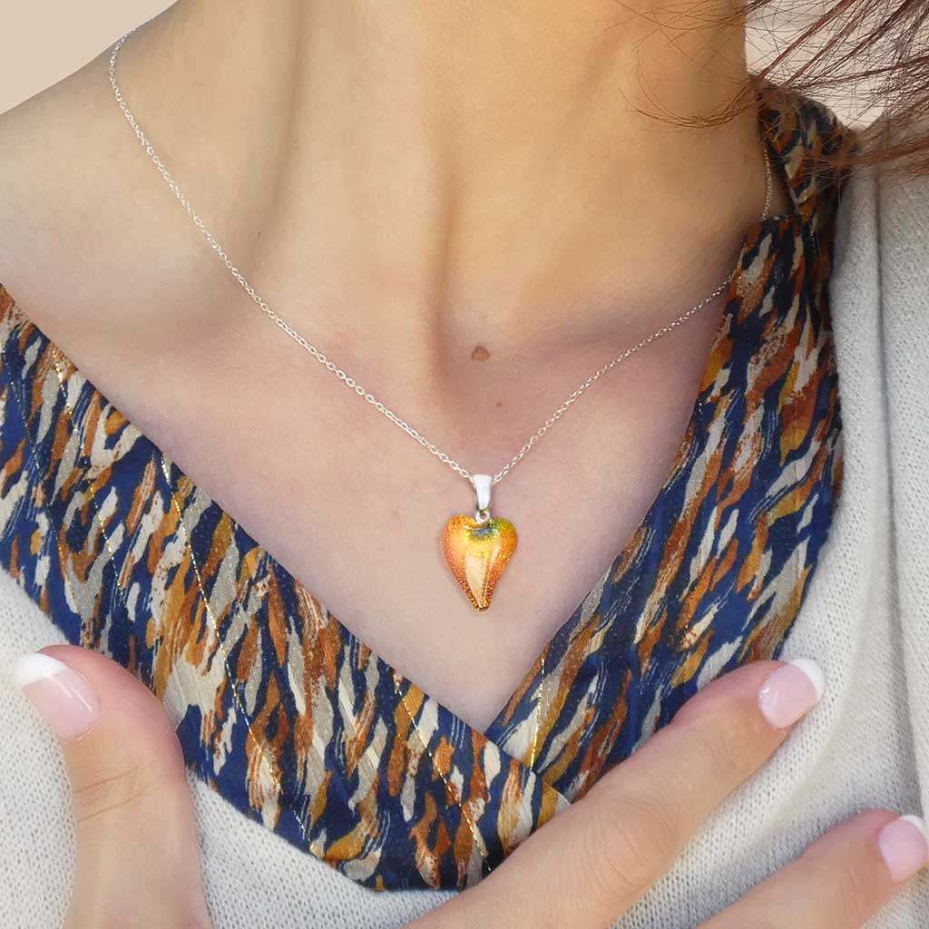 NECKLACE ORANGE GOLD ~ CRYSTAL GREEN | HEART | REFLET[proNECKLACE ORANGE GOLD ~ CRYSTAL GREENduct_vendor]MicrocosmosPRODUCT INFORMATION                             

Exlusive Microcosmoses Glass Reflet
Bead size length: 18 mm / 0.7" |  width: 13 mm / 0.5"     

Base chain: SterlinNECKLACE