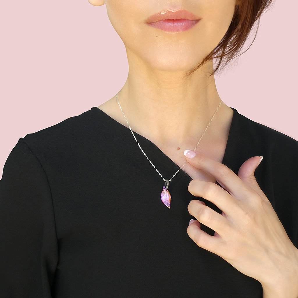 NECKLACE PARME ~ LIGHT GREEN | ALMOND | REFLET[proNECKLACE PARME ~ LIGHT GREENduct_vendor]MicrocosmosPRODUCT INFORMATION

Exlusive Microcosmoses Glass Reflet
Bead size length: 25 mm / 1" |  width: 10 mm / 0.4"

Chain: Sterling Silver 925 ~ Stainless Steel 
Chain thiNECKLACE