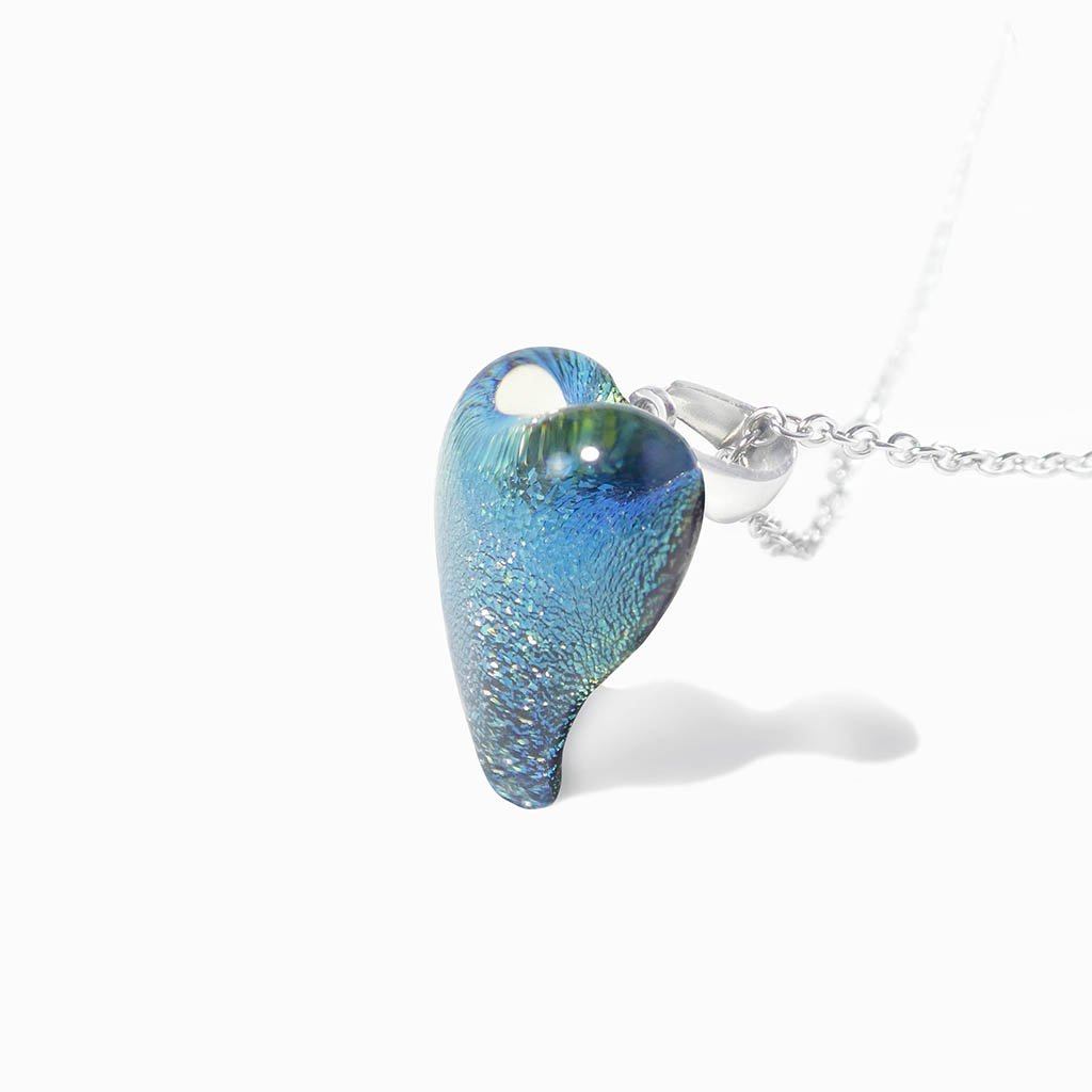 NECKLACE PARME ~ LIGHT GREEN | HEART | REFLET[proNECKLACE PARME ~ LIGHT GREENduct_vendor]MicrocosmosPRODUCT INFORMATION                             

Exlusive Microcosmoses Glass Reflet
Bead size length: 18 mm / 0.7" |  width: 13 mm / 0.5"     

Base chain: SterlinNECKLACE