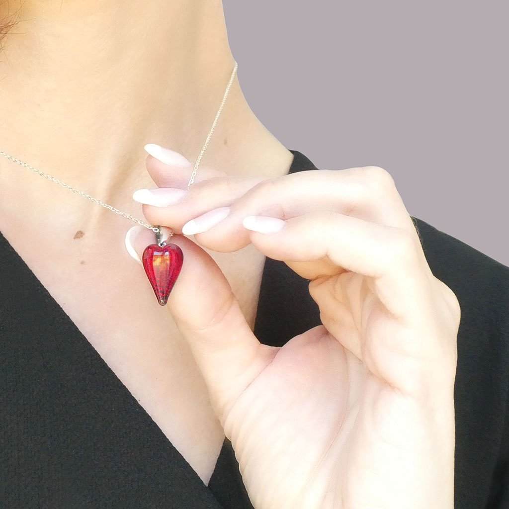 NECKLACE RED RUBY | HEART | REFLET[proNECKLACE RED RUBYduct_vendor]MicrocosmosPRODUCT INFORMATION                             

Exlusive Microcosmoses Glass Reflet
Bead size length: 18 mm / 0.7" |  width: 13 mm / 0.5"     

Base chain: SterlinNECKLACE