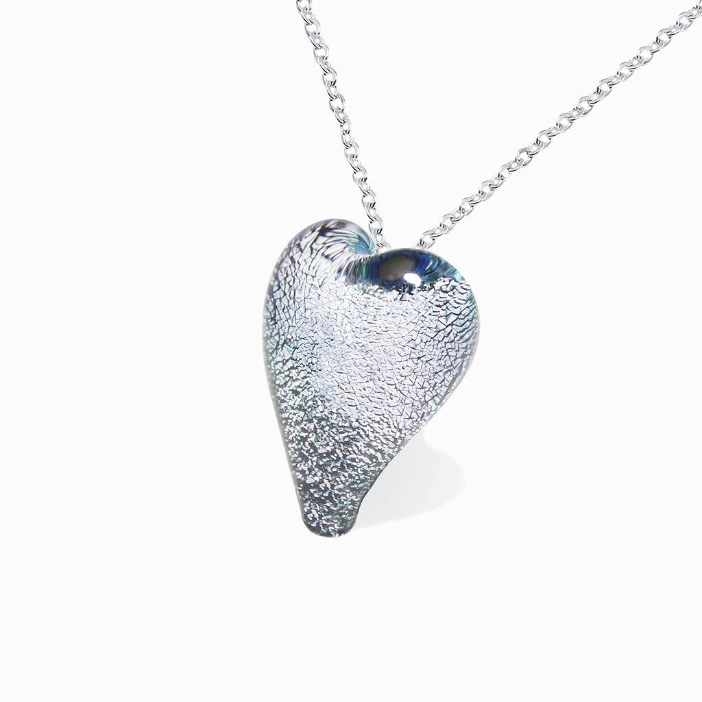 NECKLACE SILVER PEARL ~ AQUA | HEART | REFLET[proNECKLACE SILVER PEARL ~ AQUAduct_vendor]MicrocosmosPRODUCT INFORMATION                             

Exlusive Microcosmoses Glass Reflet
Bead size length: 18 mm / 0.7" |  width: 13 mm / 0.5"     

Base chain: SterlinNECKLACE