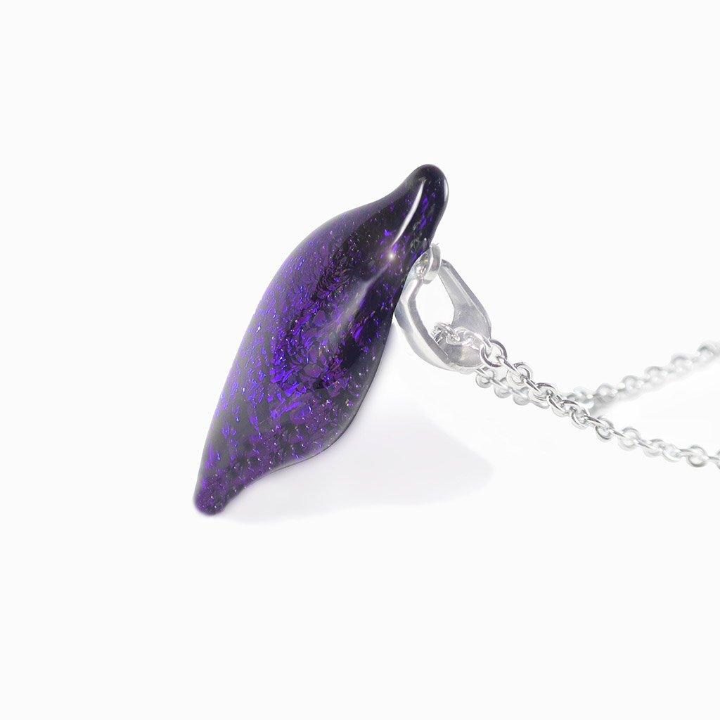 NECKLACE STARRY BLUE ~ INDIGO | ALMOND | REFLET[proNECKLACE STARRY BLUE ~ INDIGOduct_vendor]MicrocosmosPRODUCT INFORMATION

Exlusive Microcosmoses Glass Reflet
Bead size length: 25 mm / 1" |  width: 10 mm / 0.4"

Chain: Sterling Silver 925 ~ Stainless Steel 
Chain thiNECKLACE