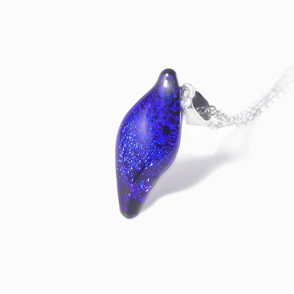 NECKLACE STARRY BLUE ~ INDIGO | ALMOND | REFLET[proNECKLACE STARRY BLUE ~ INDIGOduct_vendor]MicrocosmosPRODUCT INFORMATION

Exlusive Microcosmoses Glass Reflet
Bead size length: 25 mm / 1" |  width: 10 mm / 0.4"

Chain: Sterling Silver 925 ~ Stainless Steel 
Chain thiNECKLACE