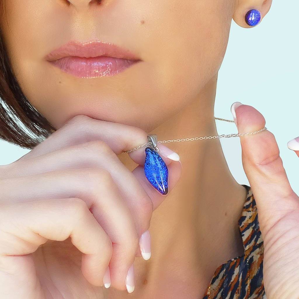 NECKLACE STARRY BLUE ~ INDIGO | ALMOND | REFLET[proNECKLACE STARRY BLUE ~ INDIGOduct_vendor]MicrocosmosPRODUCT INFORMATION

Exlusive Microcosmoses Glass Reflet
Bead size length: 25 mm / 1" |  width: 10 mm / 0.4"

Chain: Sterling Silver 925 ~ Stainless Steel 
Chain thiNECKLACE