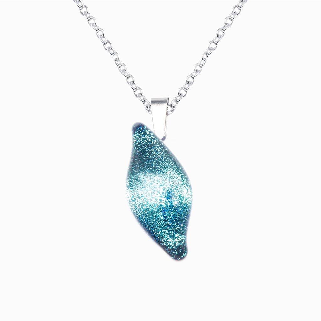 NECKLACE TURQUOISE ~ NIGHT BLUE | ALMOND | REFLET[proNECKLACE TURQUOISE ~ NIGHT BLUEduct_vendor]MicrocosmosPRODUCT INFORMATION

Exlusive Microcosmoses Glass Reflet
Bead size length: 25 mm / 1" |  width: 10 mm / 0.4"

Chain: Sterling Silver 925 ~ Stainless Steel 
Chain thiNECKLACE