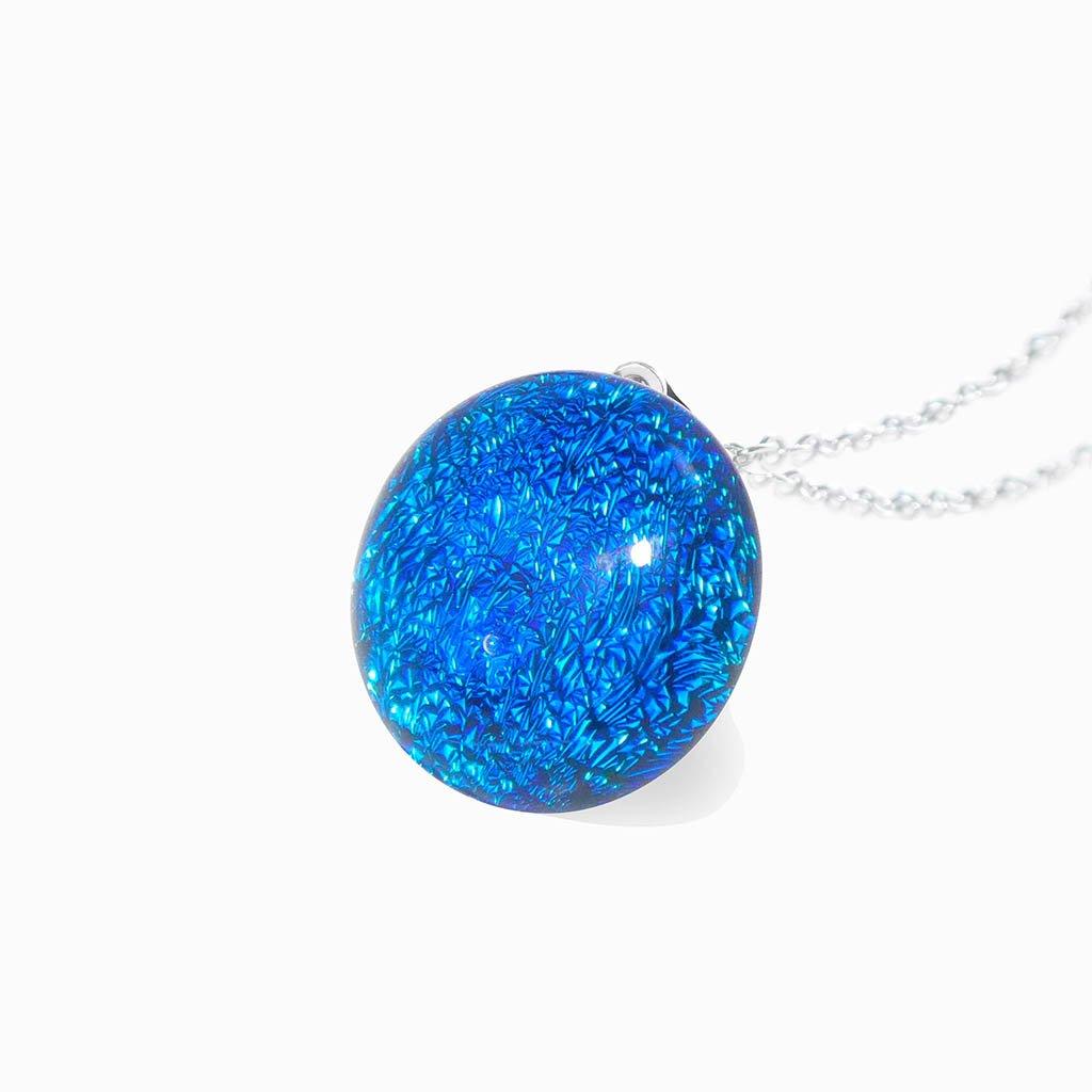 NECKLACE VERT DE BLEU ~ TEAL | ECLIPSE | REFLET[proNECKLACE VERT DE BLEU ~ TEALduct_vendor]MicrocosmosPRODUCT INFORMATION

Exlusive Microcosmoses Glass Reflet
Bead size: 14 mm / 0.55"

Base chain: Sterling Silver 925 ~ Stainless Steel 
Chain thickness: 1 mm (St.SilveNECKLACE